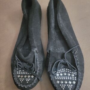 MINNETONKA Black Moccasin Flats with Studded Detail Size 8.5
